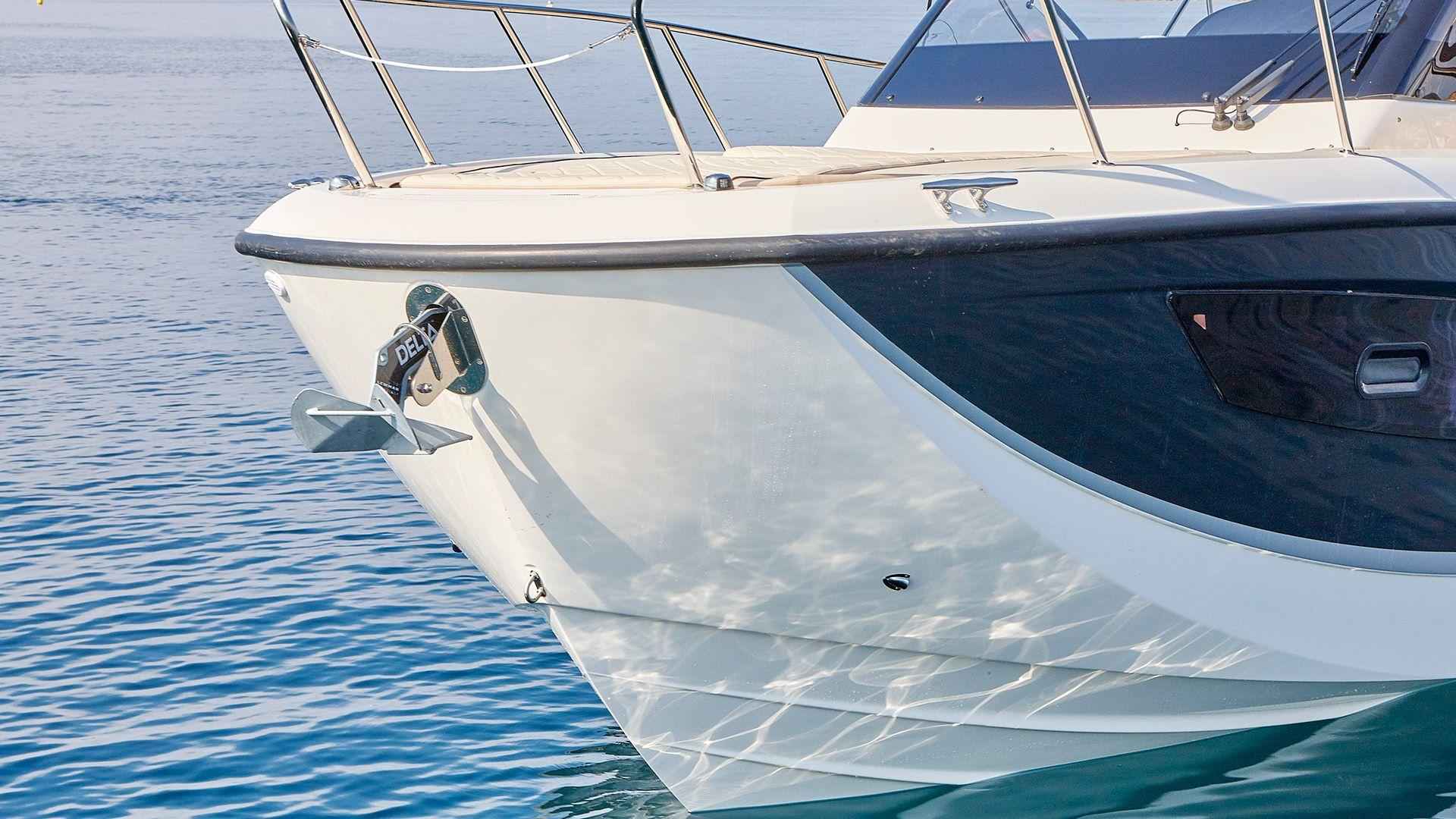 Quicksilver-875-Sundeck-External-5_1_11zon
